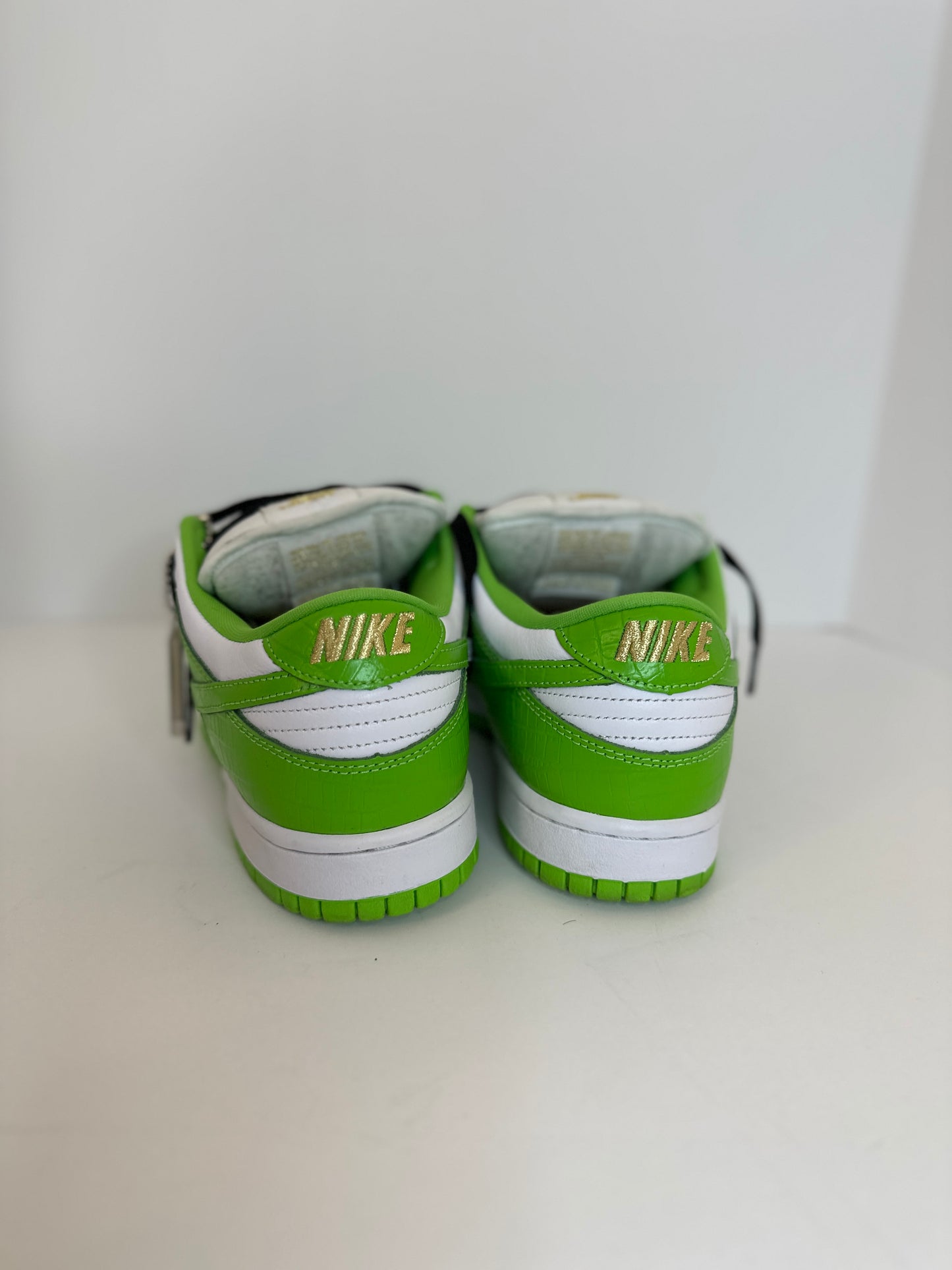 Nike Dunk Low SB Supreme Supreme Stars Mean Green Size 8.5 (Worn once)